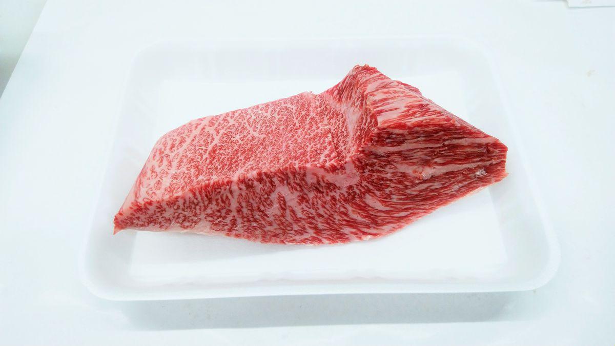 16-1 特選黒毛和牛　モモブロック (ローストビーフ用) 500g入り